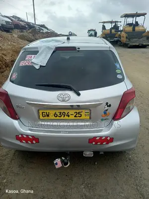 Toyota Vitz 2014 Silver