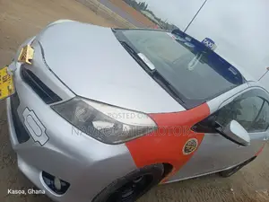 Toyota Vitz 2014 Silver