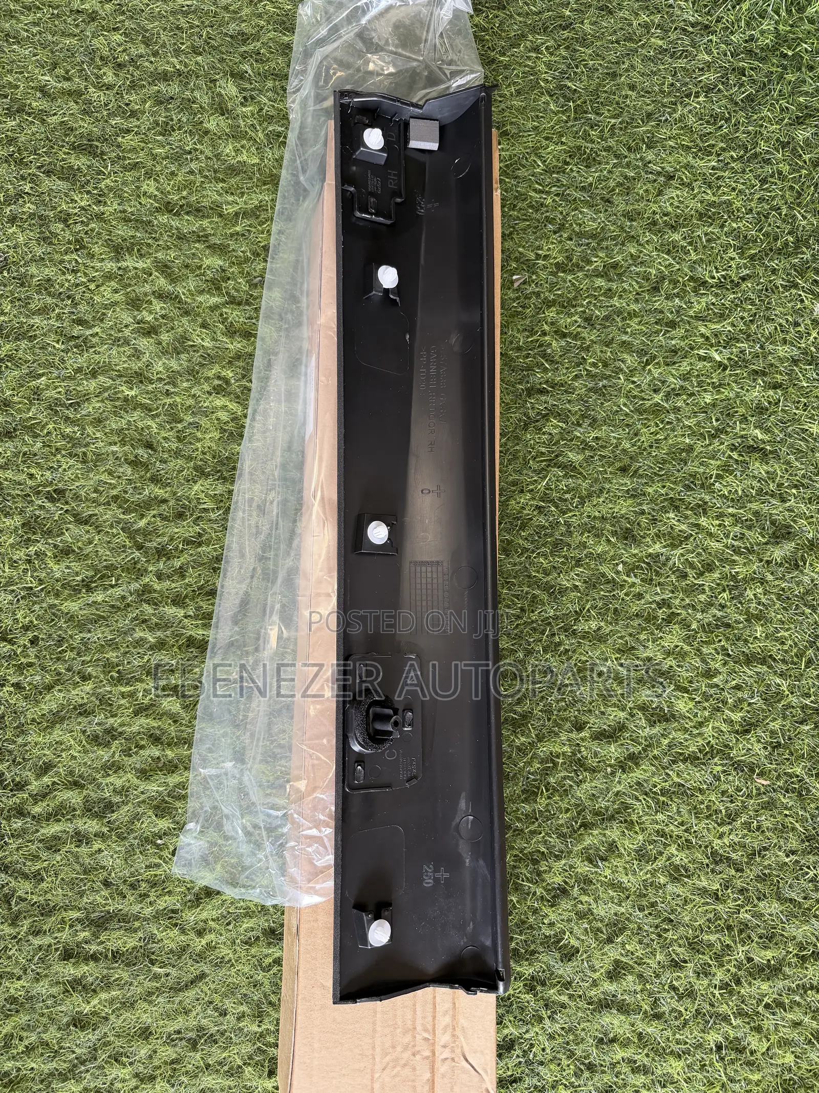 Mitsubishi Outlander Back Door Moulding 2022 2023 2024 2025 2026