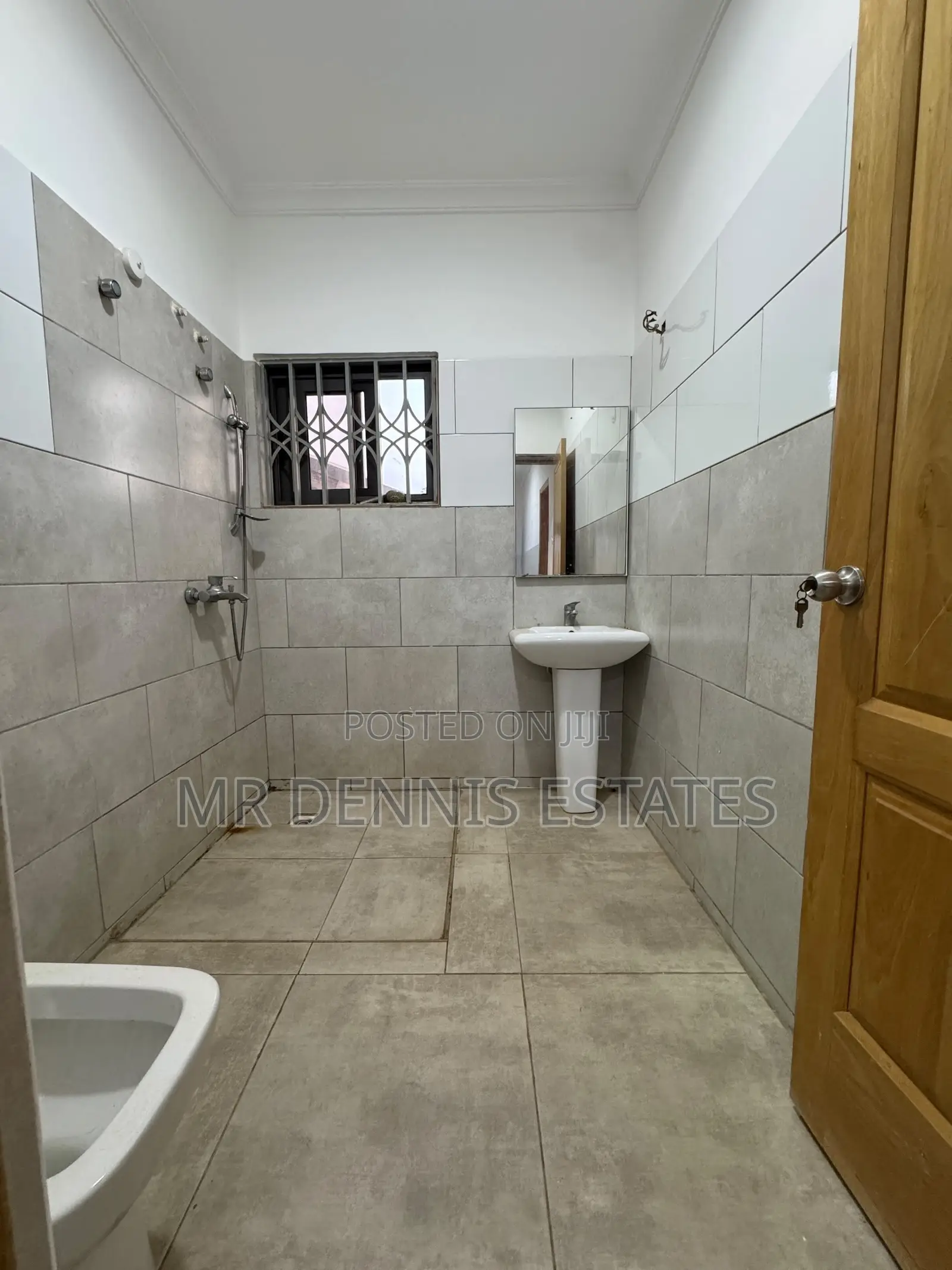 2bdrm Apartment in Westhills Mall for rent