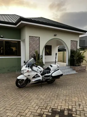 Furnished 4bdrm House in Lakeside Estate, Ashaley Botwe for sale
