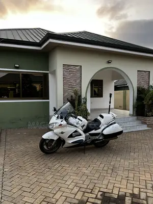Furnished 4bdrm House in Lakeside Estate, Ashaley Botwe for sale