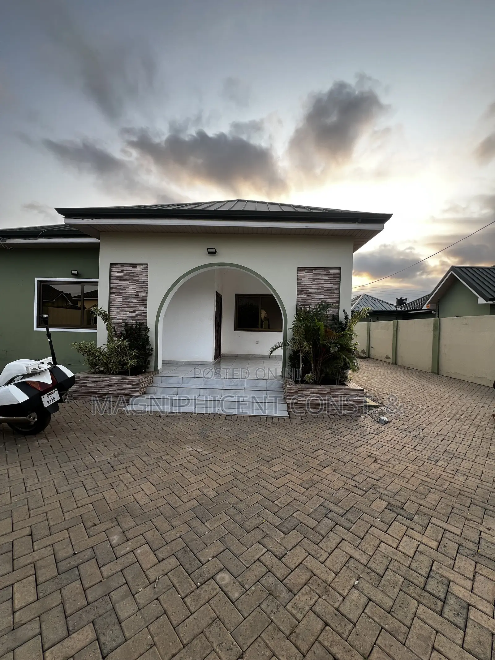 Furnished 4bdrm House in Lakeside Estate, Ashaley Botwe for sale