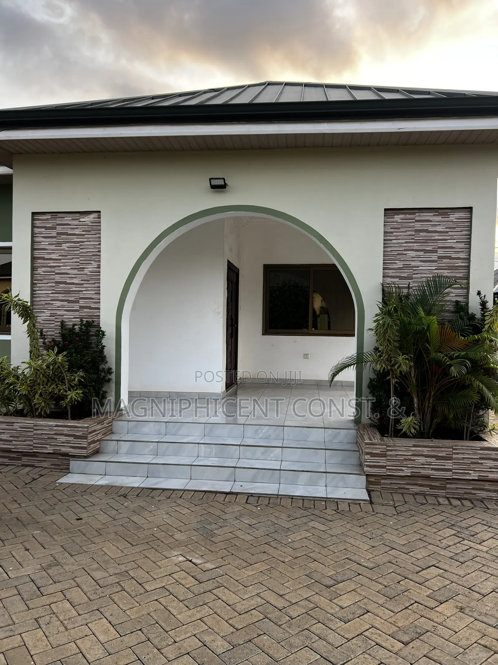 Furnished 4bdrm House in Lakeside Estate, Ashaley Botwe for sale