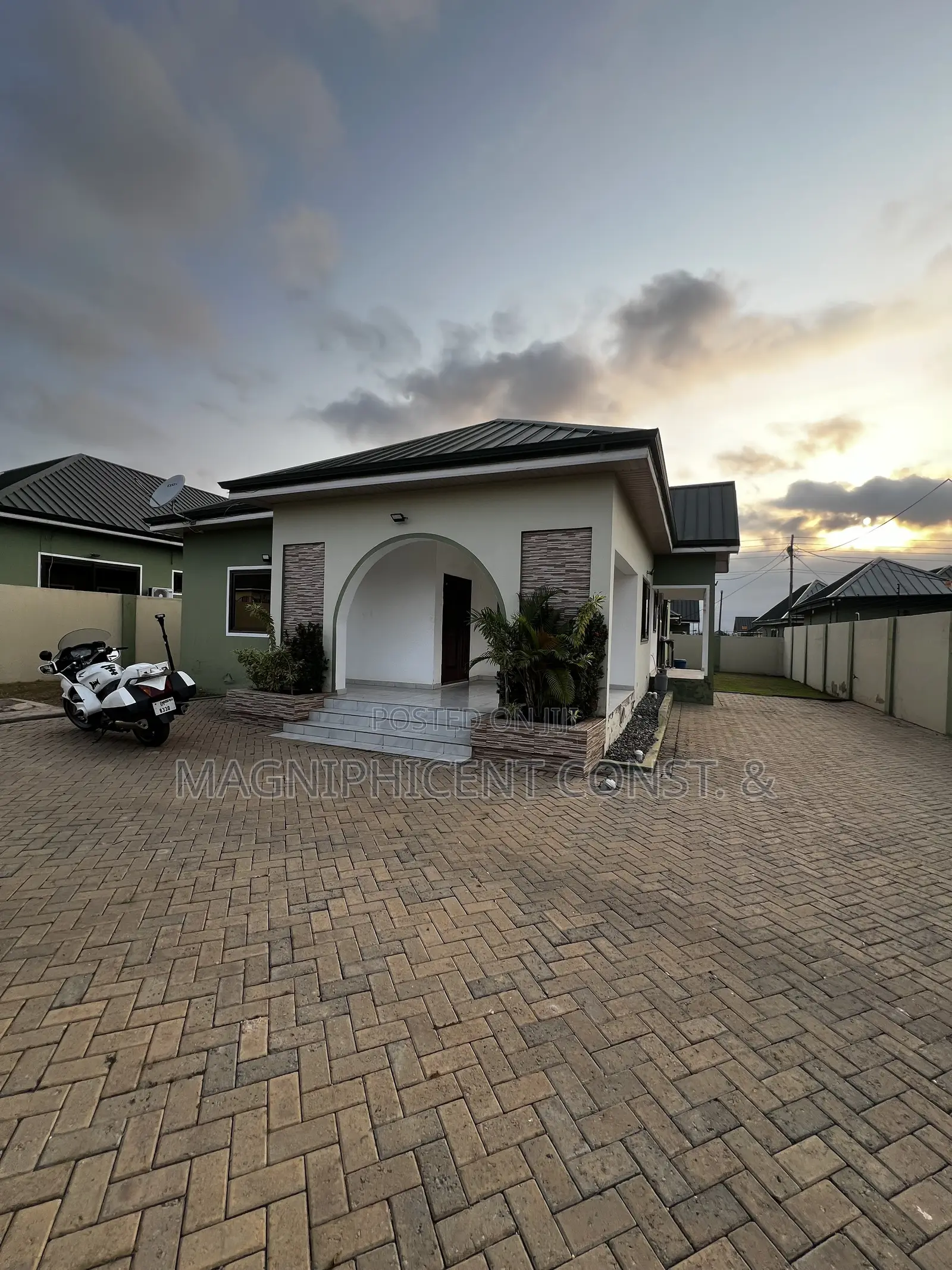 Furnished 4bdrm House in Lakeside Estate, Ashaley Botwe for sale