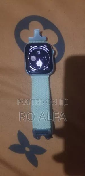 Apple Watch Series 9 45mm GPS + Cellular