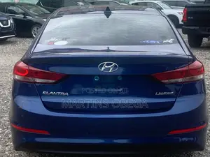 Hyundai Elantra Limited Sedan FWD (2.0L 4cyl 6A) 2017 Blue