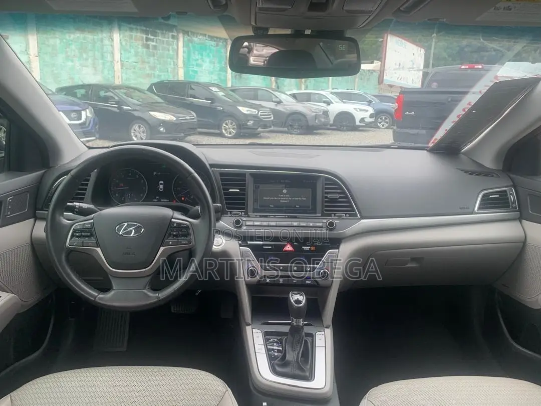 Hyundai Elantra Limited Sedan FWD (2.0L 4cyl 6A) 2017 Blue