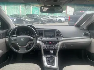 Hyundai Elantra Limited Sedan FWD (2.0L 4cyl 6A) 2017 Blue