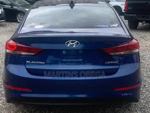 Hyundai Elantra Limited Sedan FWD (2.0L 4cyl 6A) 2017 Blue