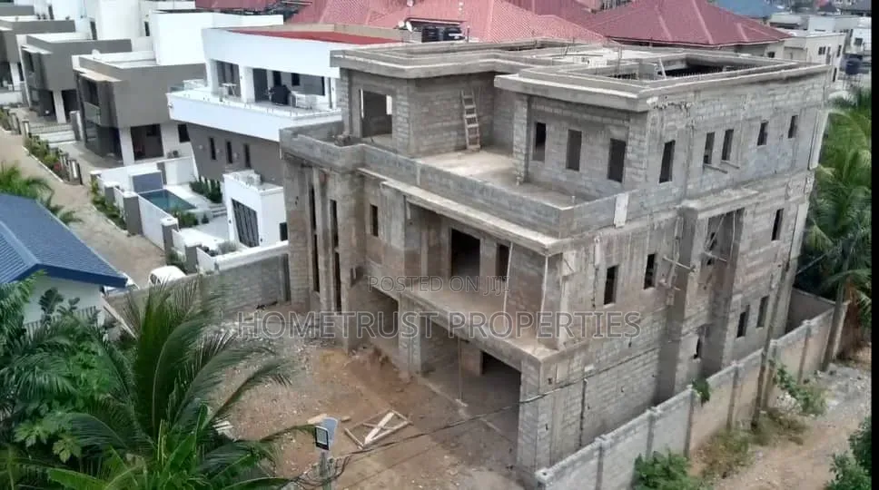 5bdrm Duplex in Adenta Frafraha for sale