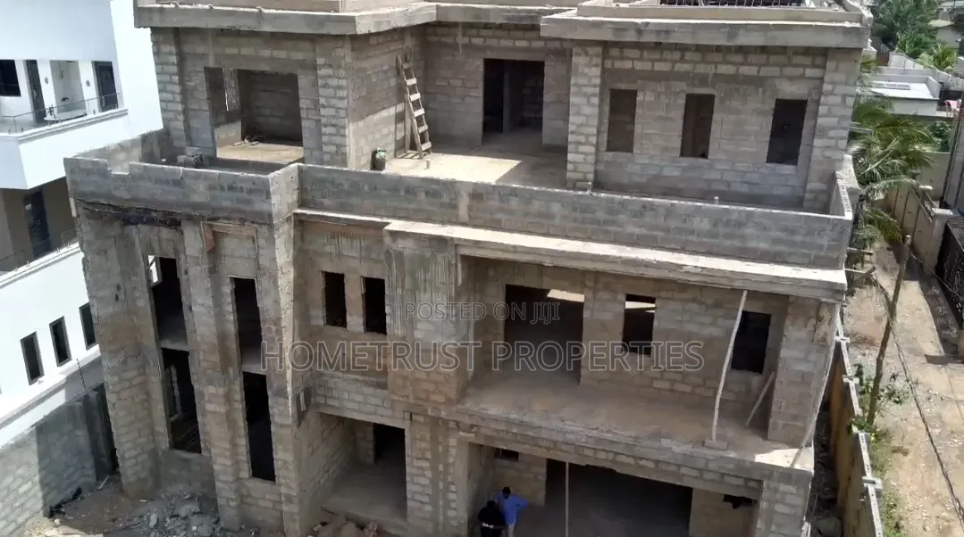 5bdrm Duplex in Adenta Frafraha for sale