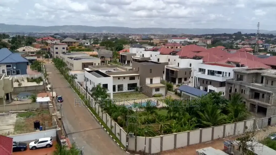 5bdrm Duplex in Adenta Frafraha for sale