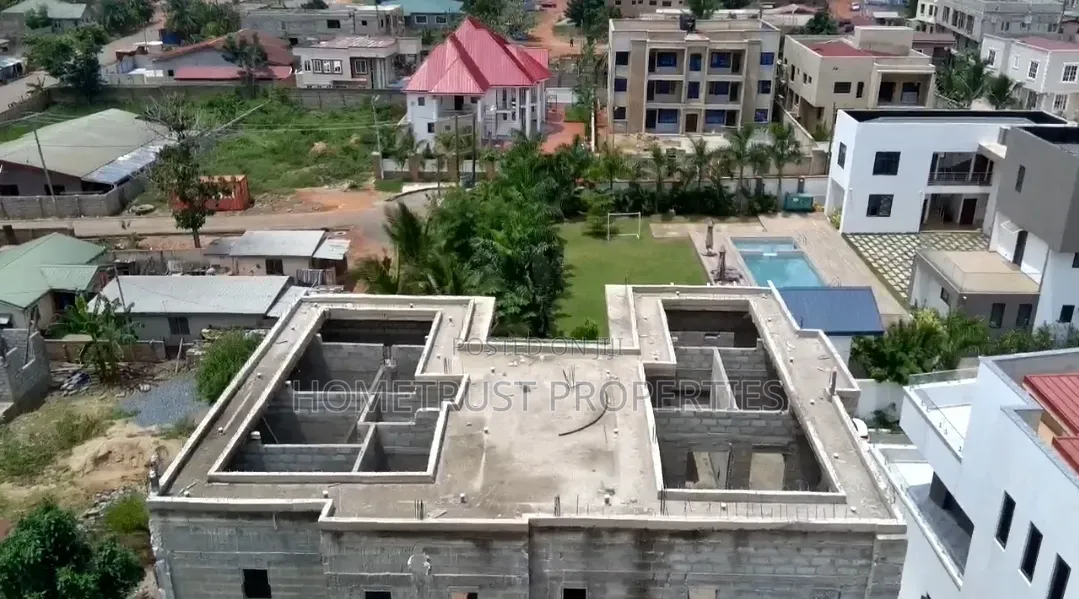 5bdrm Duplex in Adenta Frafraha for sale