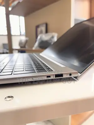 Laptop HP ZBook Firefly 16 G10 16GB Intel Core i7 SSD 512GB