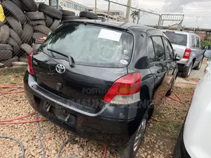 Toyota Vitz 1.0 FWD 3dr 2010 Black