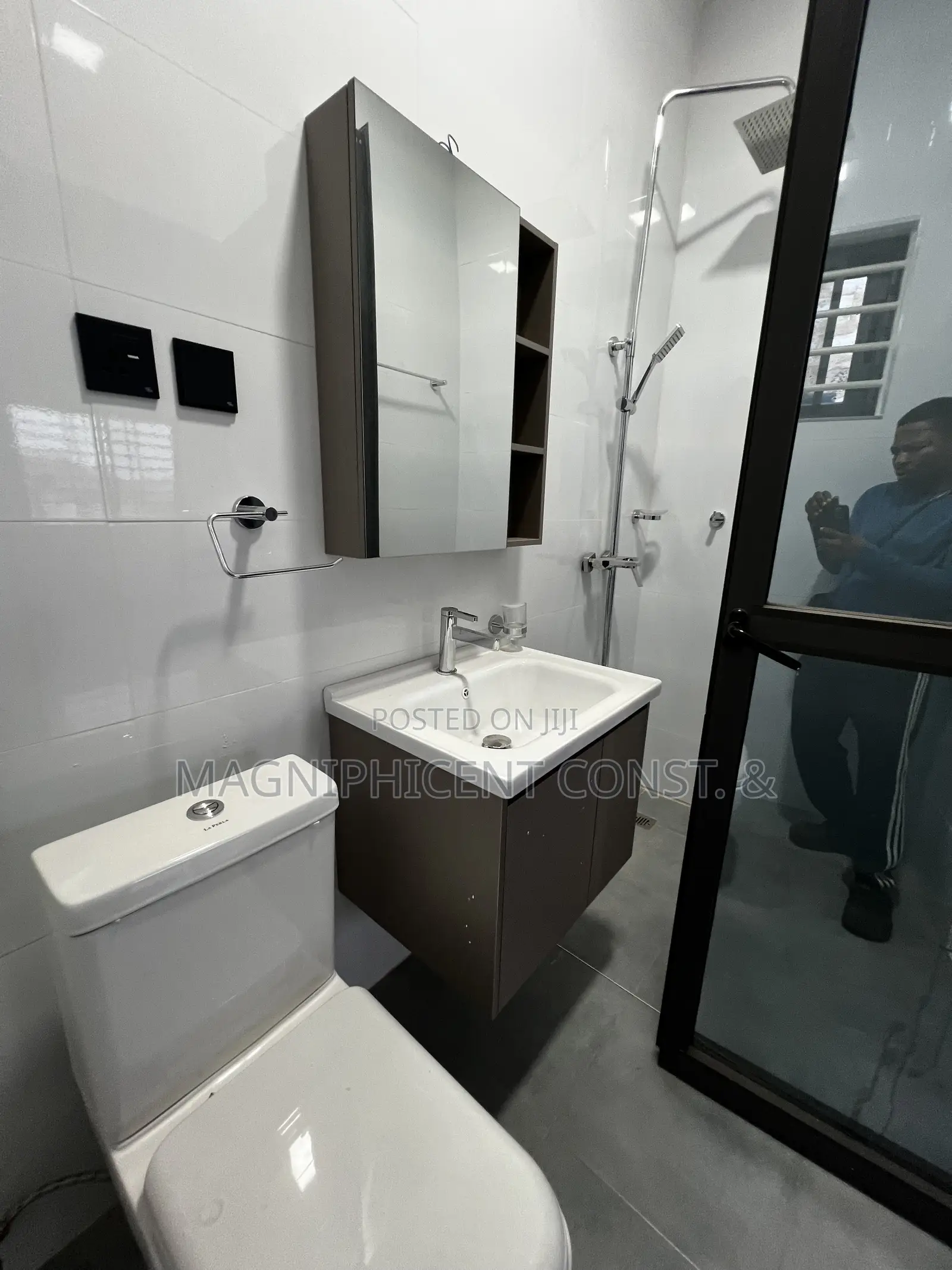 4bdrm Duplex in Ashaley Botwe for sale