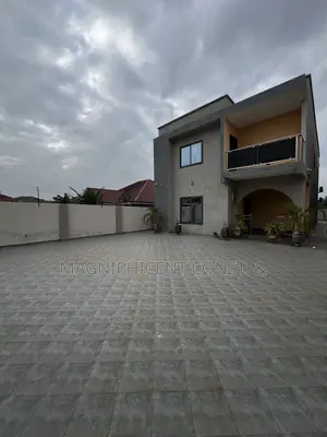 4bdrm Duplex in Ashaley Botwe for sale