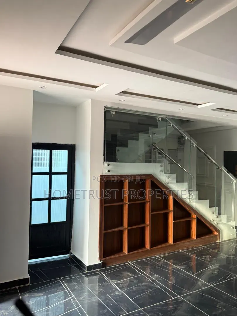 4bdrm Duplex in Ablekuma Nsakina, Pentecost for rent