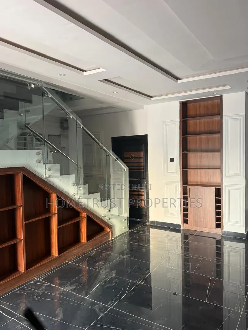 4bdrm Duplex in Ablekuma Nsakina, Pentecost for rent
