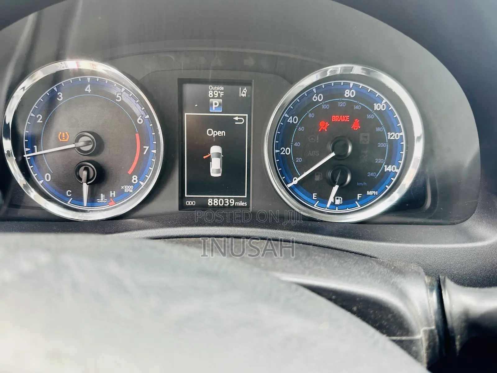 Toyota Corolla SE (1.8L 4cyl 2A) 2018 Red