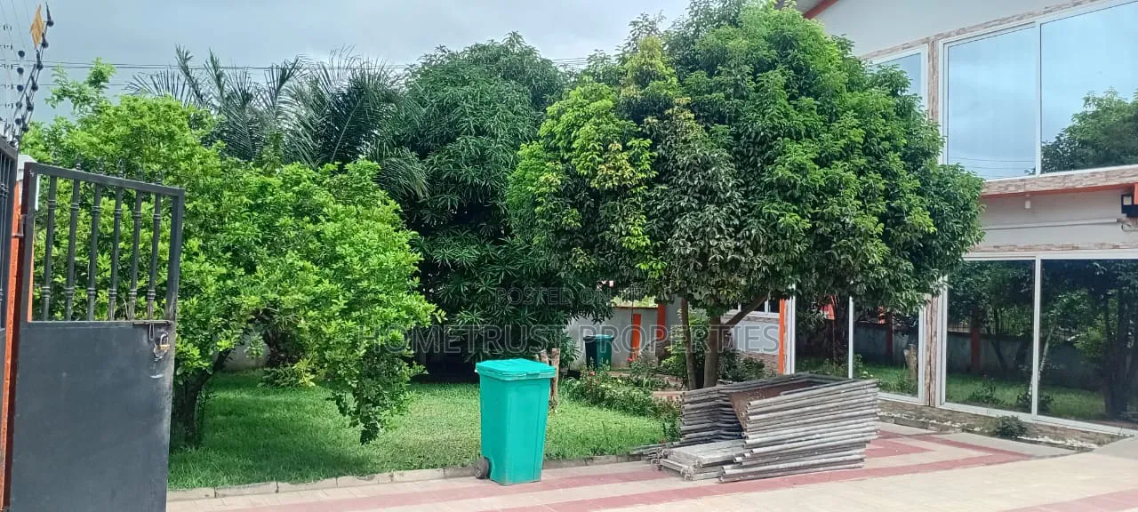 5bdrm Duplex in Ablekuma Ga Odumase, Pentecost for rent