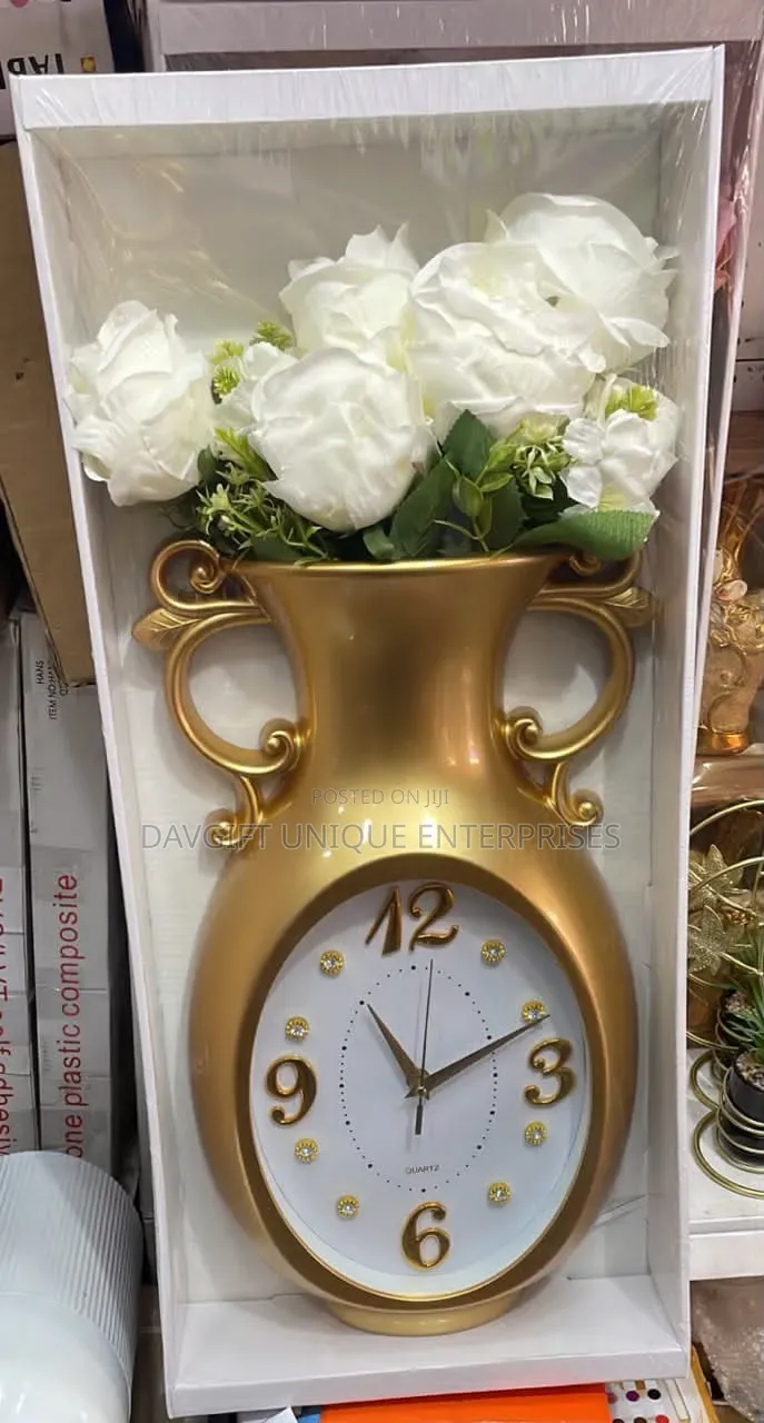 Gold Vase Clock