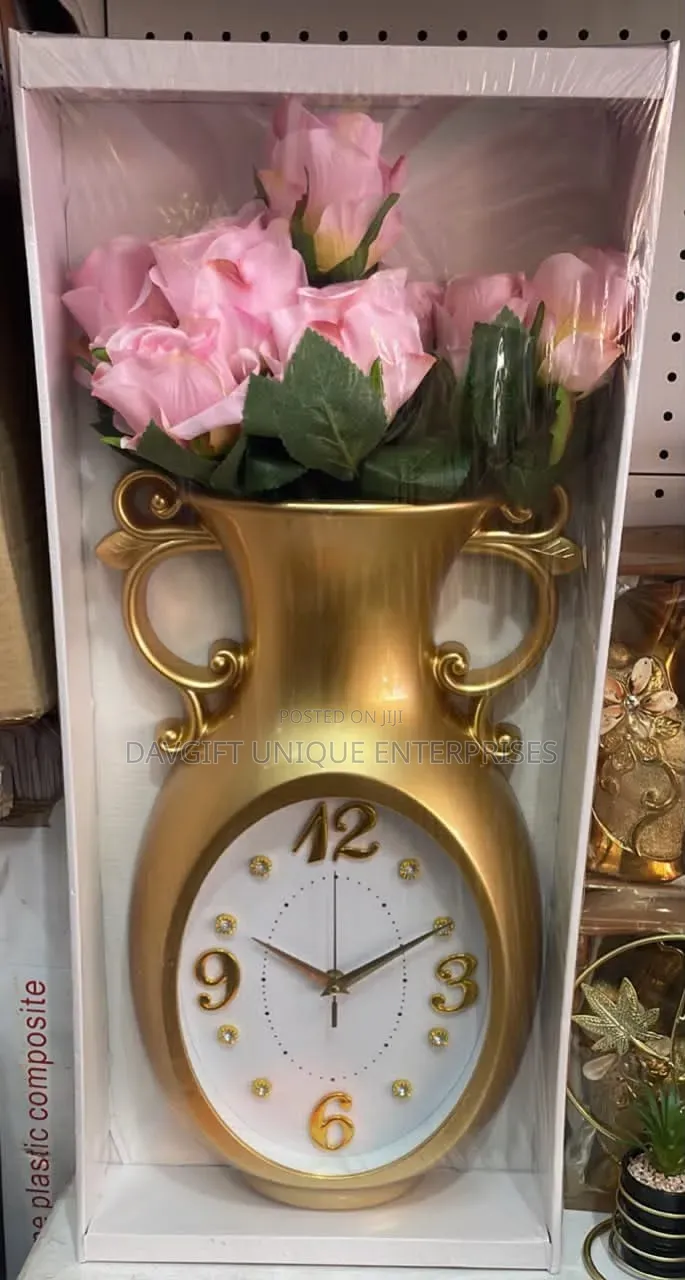 Gold Vase Clock