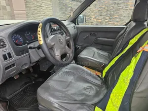 Nissan Hardbody 2017 White