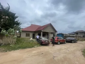 5bdrm House in Amasaman Abeanse for sale