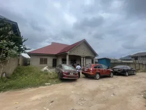5bdrm House in Amasaman Abeanse for sale