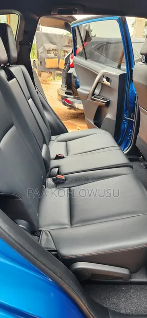 Toyota RAV4 SE FWD (2.5L 4cyl 6A) 2017 Blue