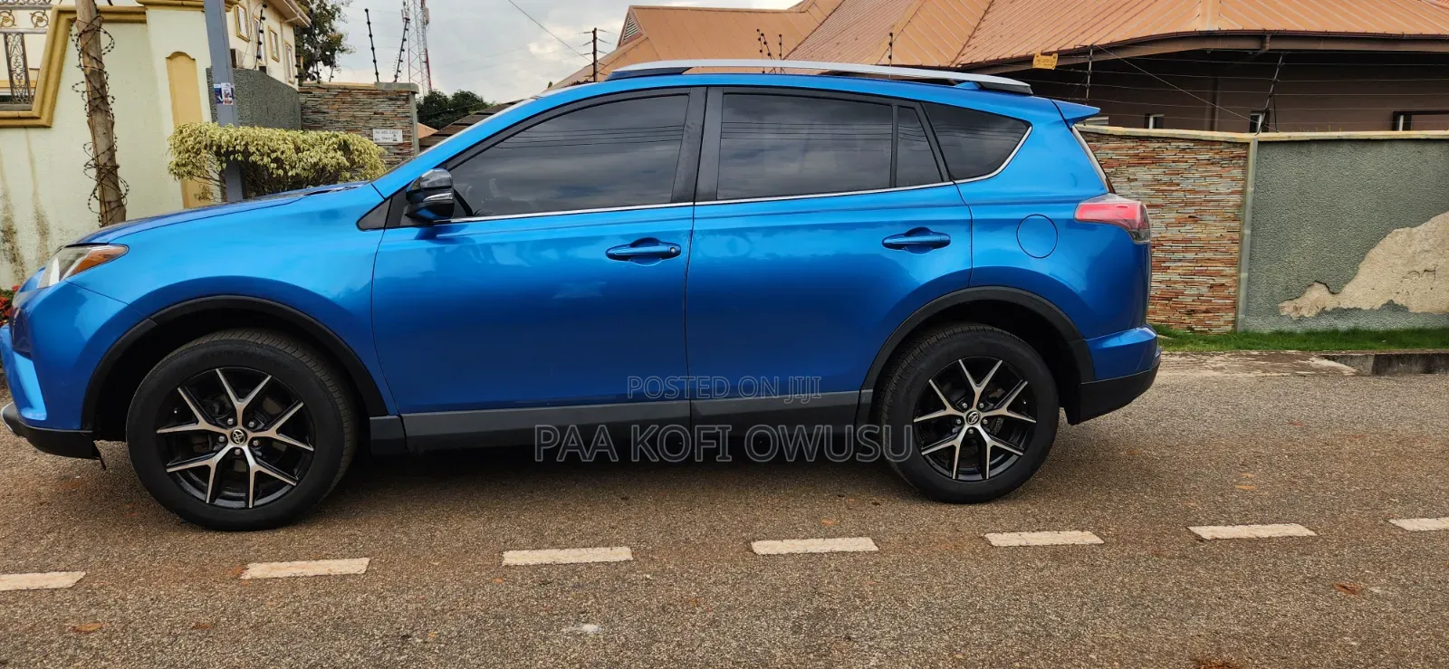 Toyota RAV4 SE FWD (2.5L 4cyl 6A) 2017 Blue
