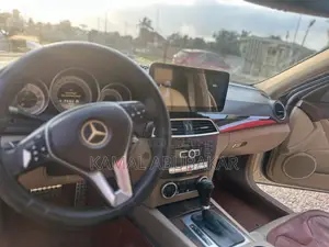 Mercedes-Benz C250 2012 Gold