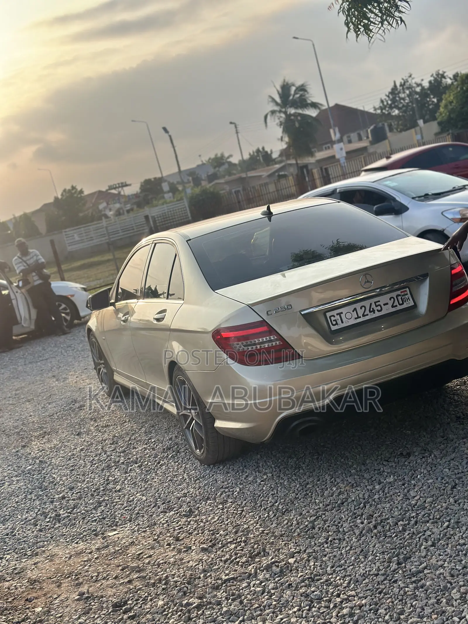 Mercedes-Benz C250 2012 Gold