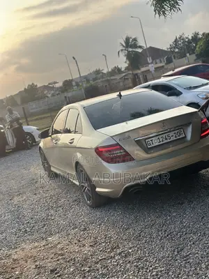 Mercedes-Benz C250 2012 Gold