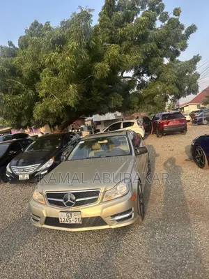 Mercedes-Benz C250 2012 Gold