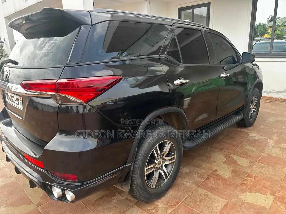 Toyota Fortuner 2018 Black