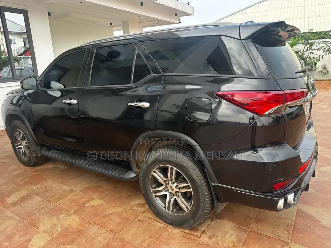 Toyota Fortuner 2018 Black