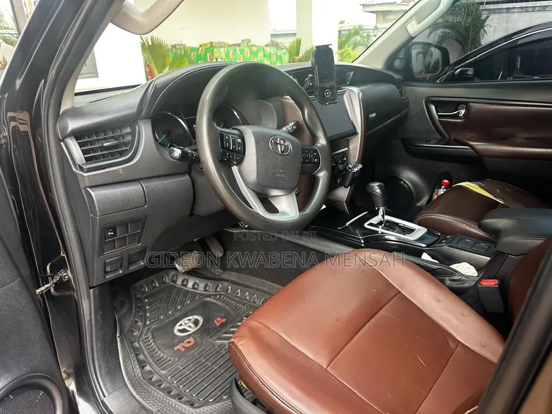 Toyota Fortuner 2018 Black