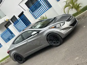 Hyundai Elantra Limited PZEV 4dr Sedan (1.8L 4cyl 6A) 2015 Silver