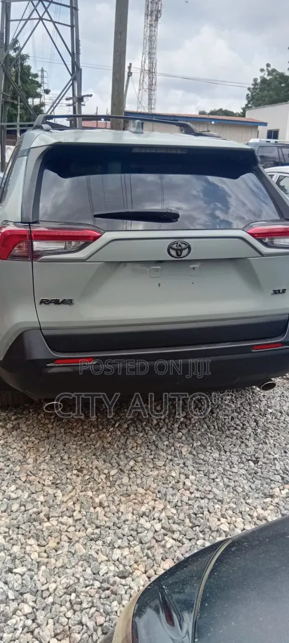 Toyota RAV4 XLE AWD 2020 Green