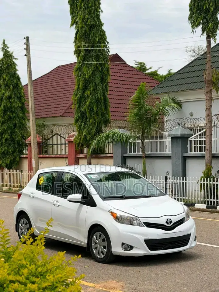 Toyota Yaris L Hatchback 3dr 2012 White