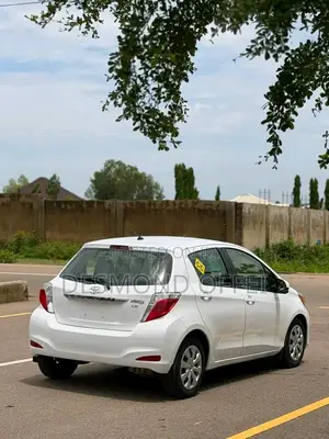 Toyota Yaris L Hatchback 3dr 2012 White