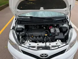 Toyota Yaris L Hatchback 3dr 2012 White