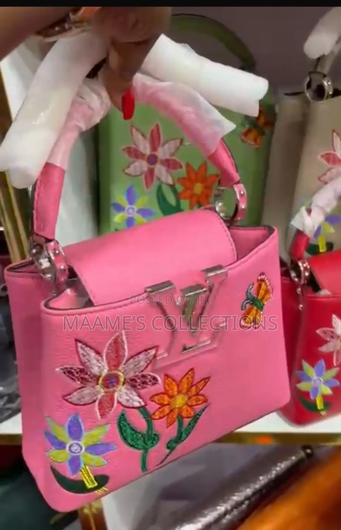Louis Vuitton Ladies Handbag ( Comes in a Box)