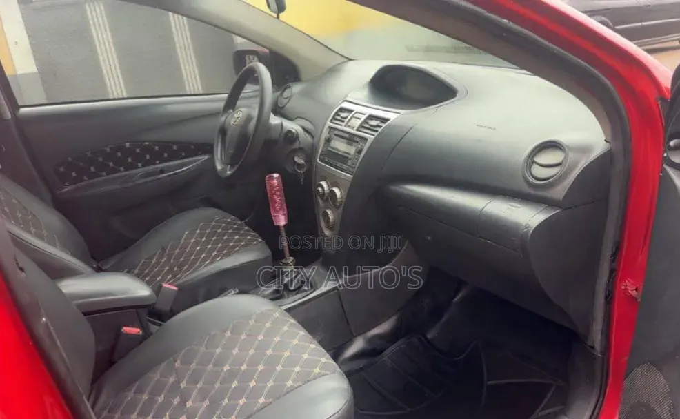 Toyota Yaris 2010 Red