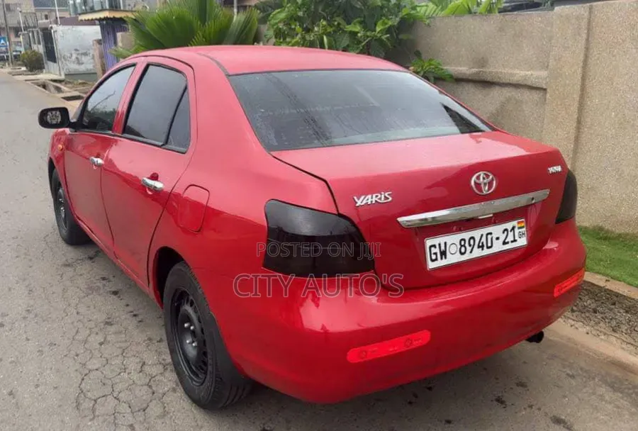 Toyota Yaris 2010 Red