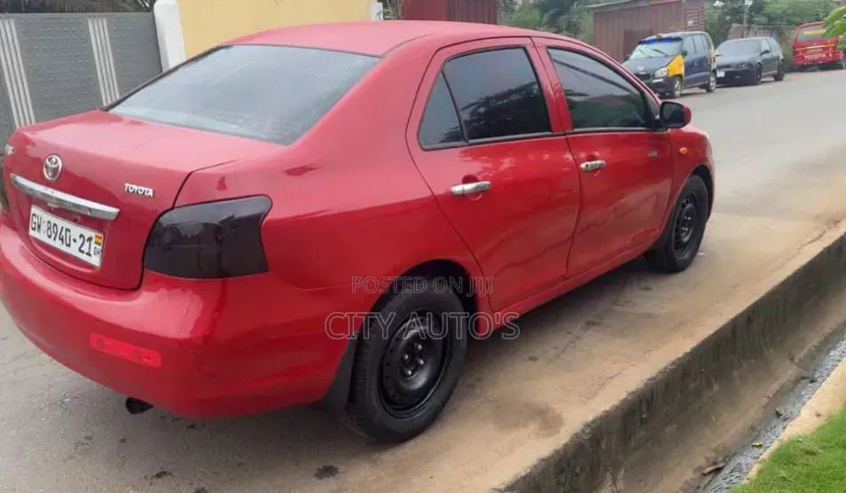 Toyota Yaris 2010 Red