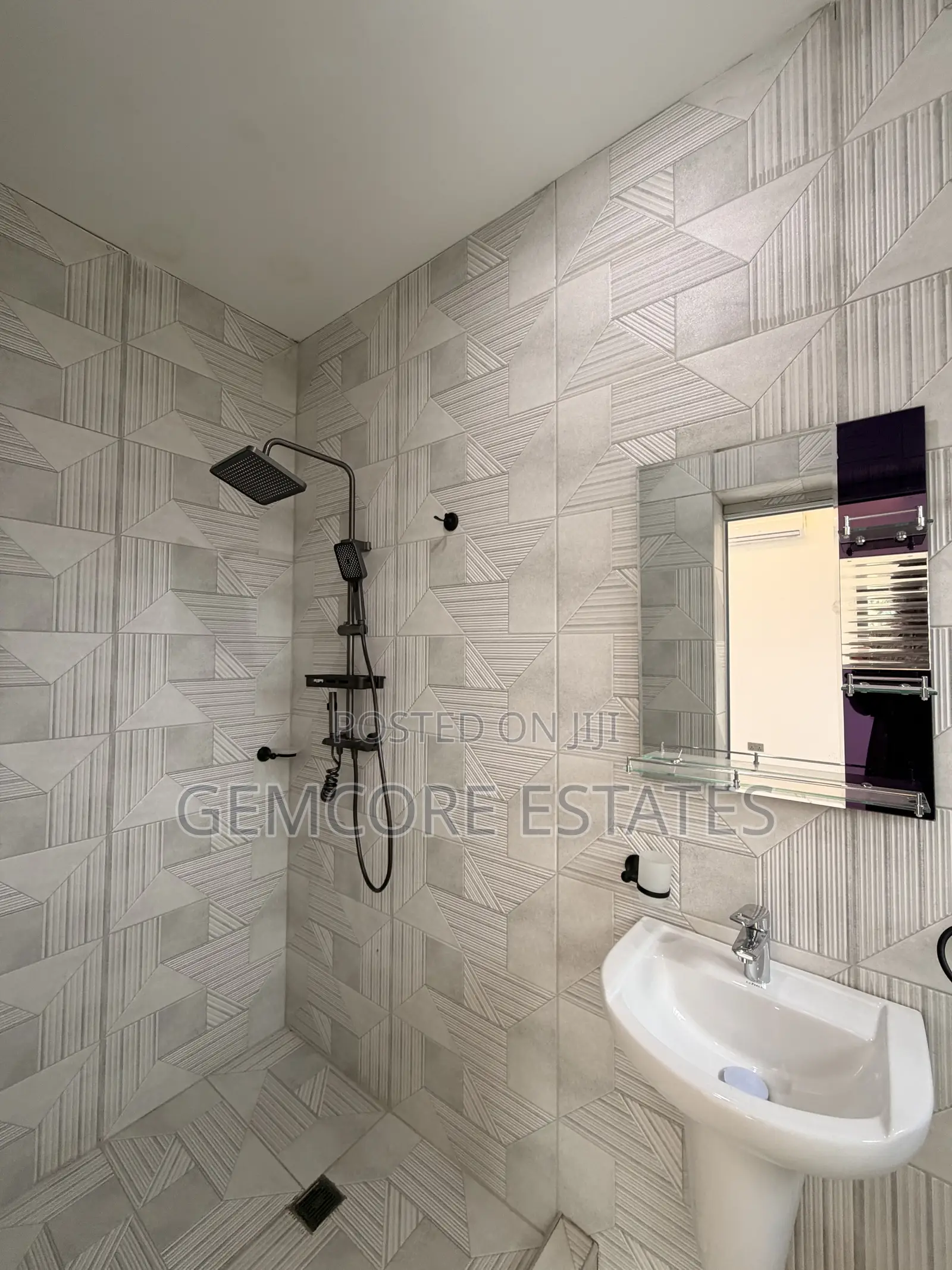 3bdrm House in Adenta, New Legon for sale